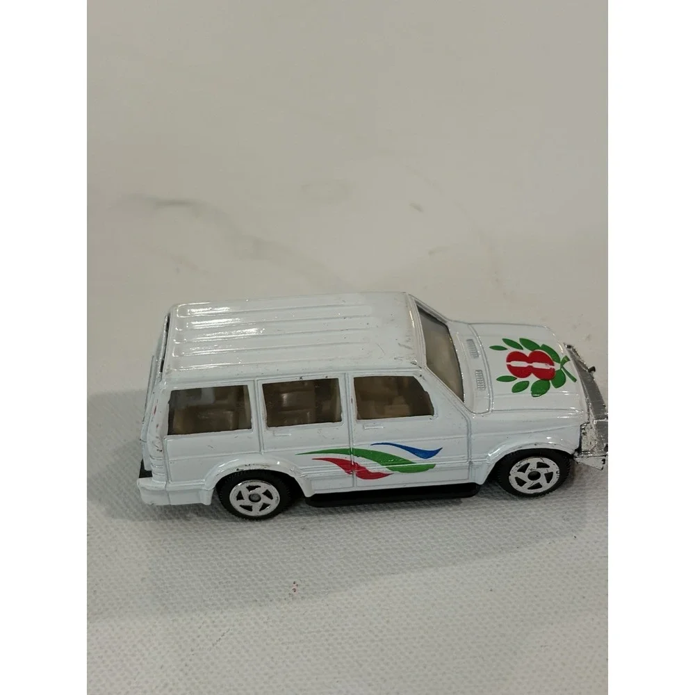 Mitsubishi Pajero Die Cast Car 1:51 Scale White SUV Toy Vehicle